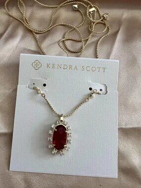 Kendra Scott necklace